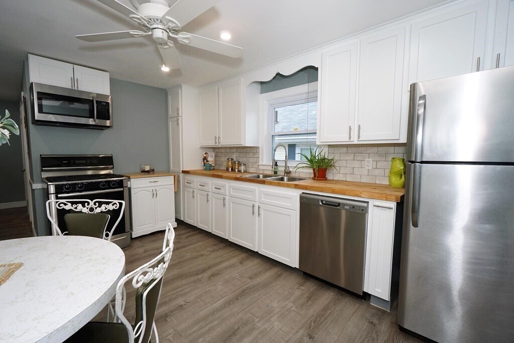 Kitchen - 136 Clay St