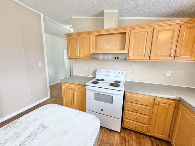 Building Photo - **APPLICATION RECEIVED**  *AVAILABLE NOW* An absolute must see!  5 bedrooms, 3 baths in Burnet, TX.