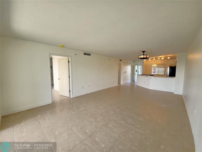 Building Photo - 2240 N Cypress Bend Dr
