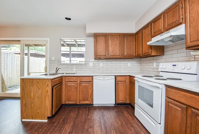 Building Photo - 5809 Village Forest Ct