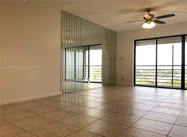 Building Photo - 2322 S Cypress Bend Dr