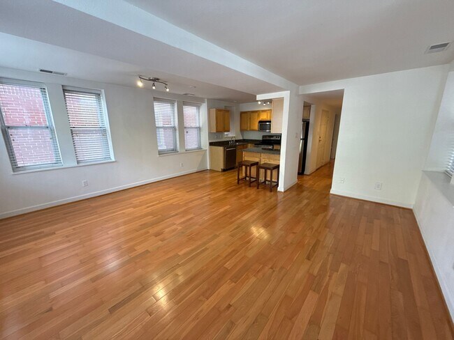 Building Photo - 5350 Pershing Ave