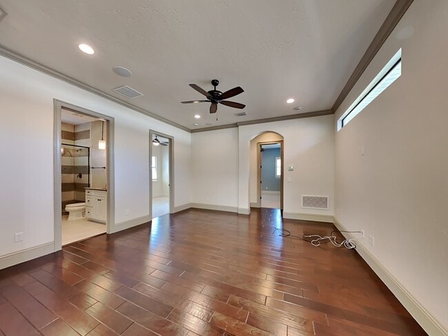 Building Photo - 1240 Poinsettia Ave