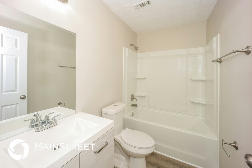 Building Photo - 6115 Forrest Ave