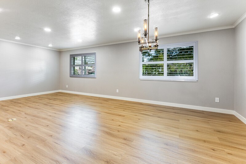 Building Photo - 2710 S Highland Dr