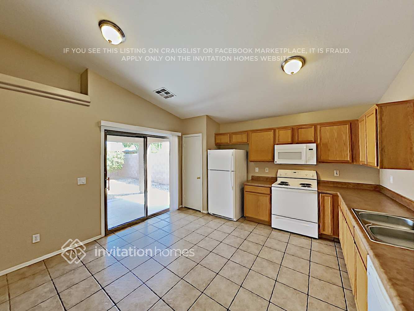Building Photo - 419 S Sabrina