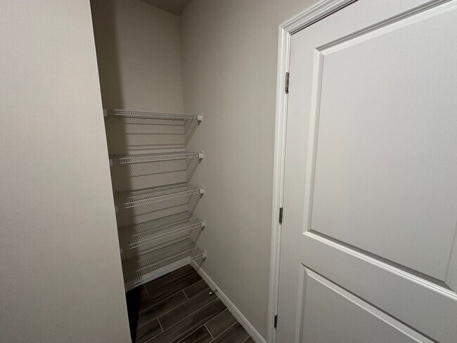 Building Photo - NW Cape Coral Home 4 Bedroom/ 2 Bath/ 3 Ca...