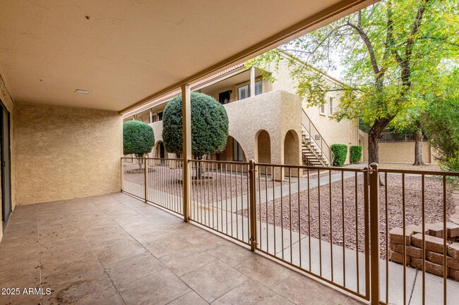 Building Photo - 1265 N La Montana Dr