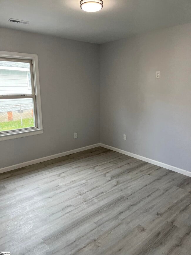 Building Photo - 107 Bennett St