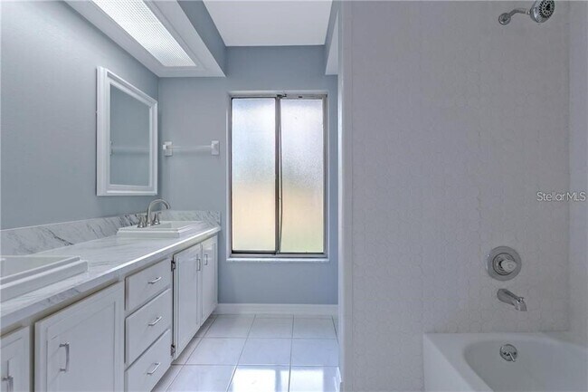 Building Photo - 2038 Crowley Cir W
