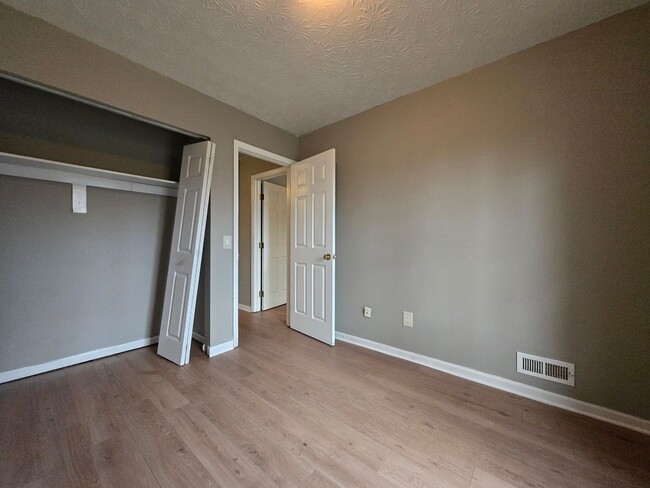 Building Photo - 3 Bedroom, 2.5 Bath Townhouse in Beavercreek!