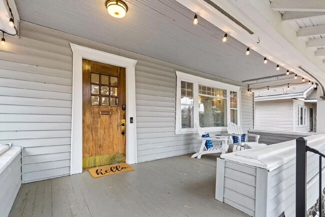 Building Photo - Welcome to this charming craftsman home ne...