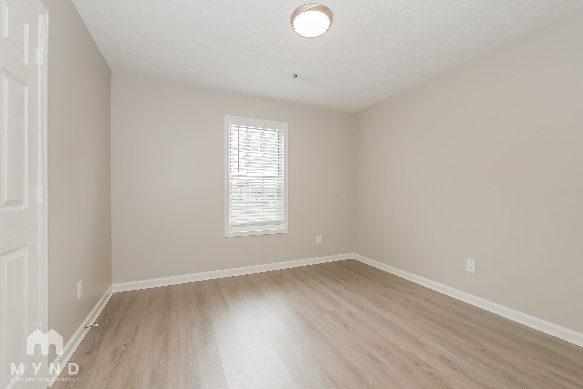 Building Photo - 370 Cornwallis Way