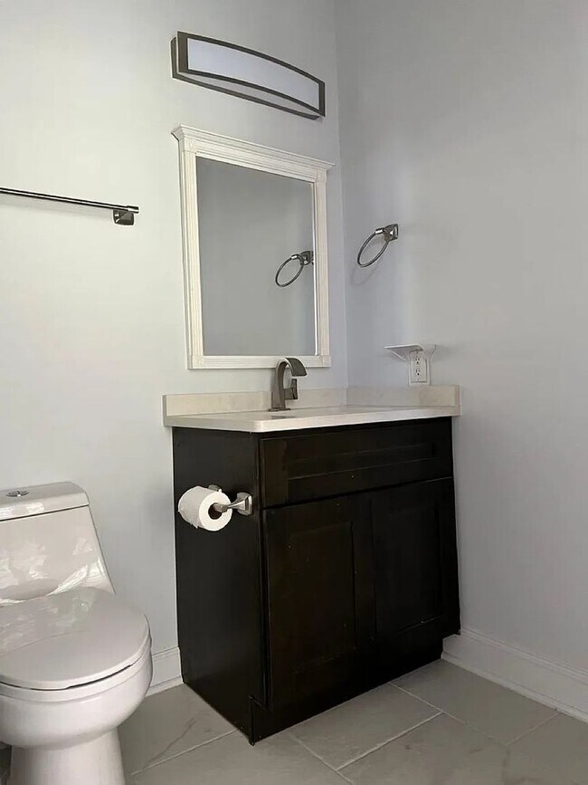 Building Photo - 2 Bed/ 2 Bath Condo located in one of Charlotte's most desired neighborhoods