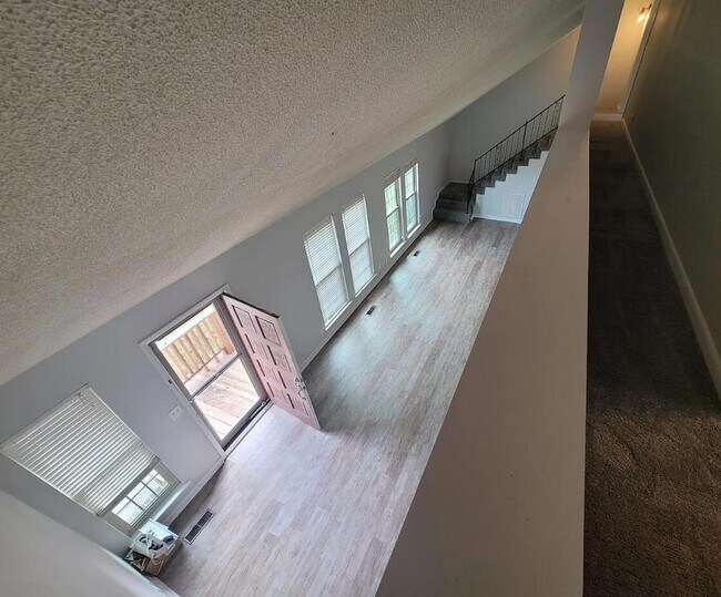 Building Photo - 817 Poindexter Ave