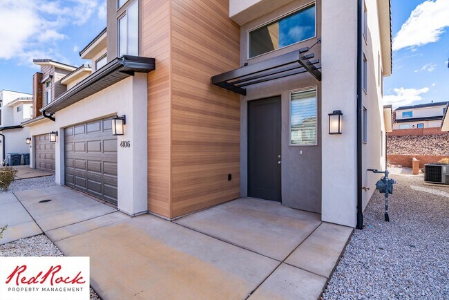 Building Photo - Spacious 4 Bedroom Home Near Hiking Trails