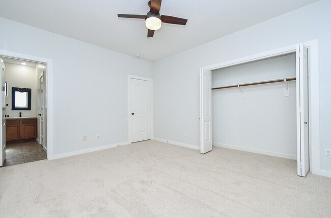 Building Photo - 11022 Little John Wy