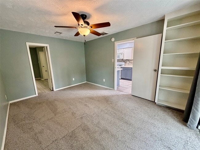 Building Photo - 19335 Diversion Dr