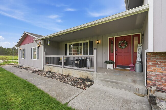 Building Photo - 21913 N Meadowview Dr