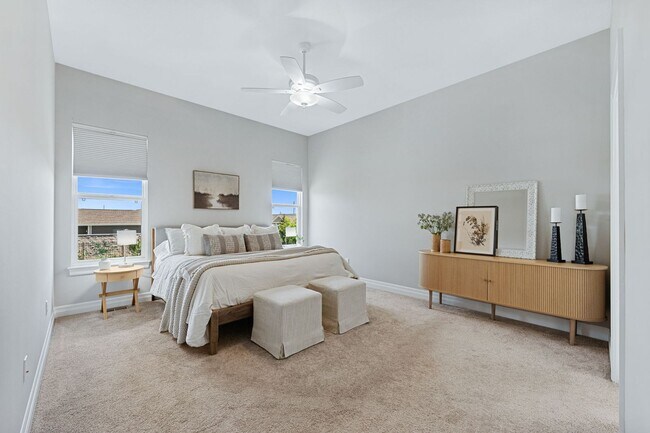 Building Photo - Luxury Home - Month-to-Month or 6-month Le...