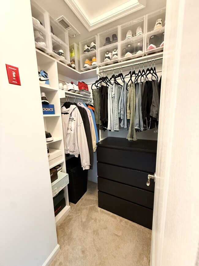 Building Photo - 410 Oakstone Trl