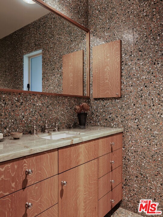 Building Photo - 775 San Rafael Terrace