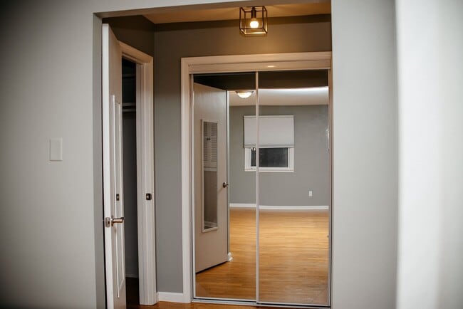 Building Photo - 1449 Jill Dr