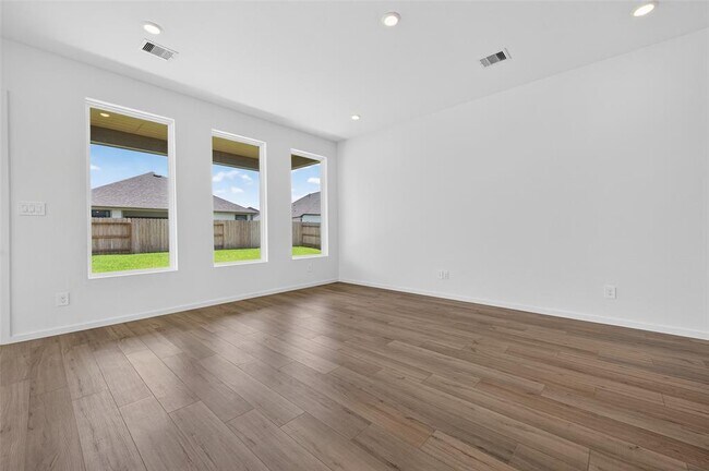Building Photo - 32006 Medallion Oaks Trl