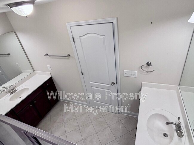 Building Photo - 136 Spring Pine Ln