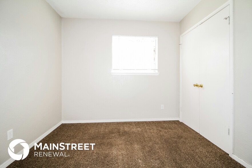 Building Photo - 808 Lotus Ave