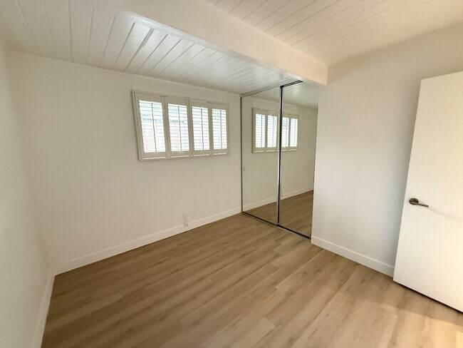 Building Photo - BEAUTIFUL UPDATED FOUR BEDROOM / TWO BATH ...
