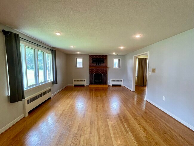 Building Photo - 21 Lindy Ln