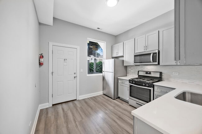 Building Photo - 6522 S Ellis Ave