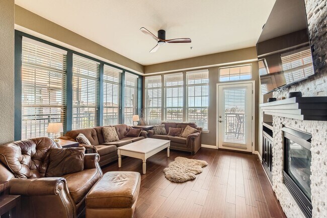 Building Photo - Evolve Real Estate presents: Beautiful 2 Bed/2 Bath Loft Condo, 1523 SQFT, Available May 1st!