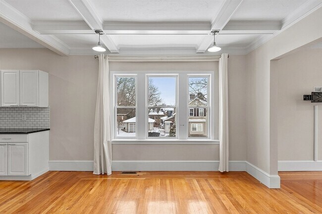 Building Photo - 920 Pleasant St