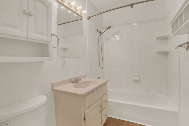 Building Photo - 2318 Templeton Gap Rd