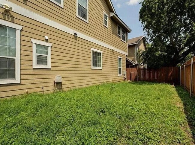 Building Photo - 5501 Duval St