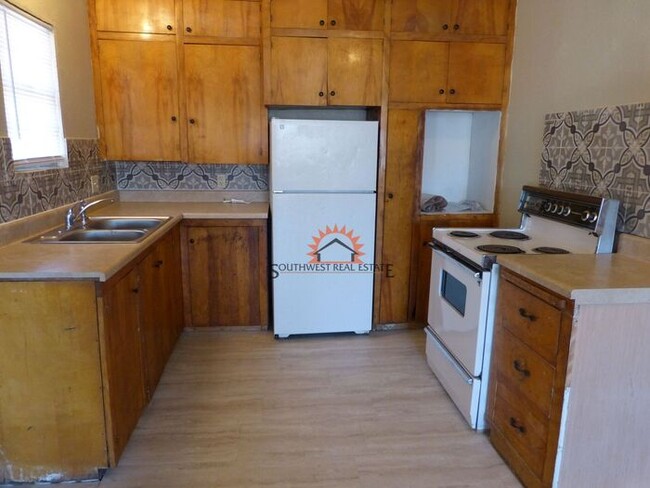Building Photo - Super Cute 2 bedroom 1 bath home.