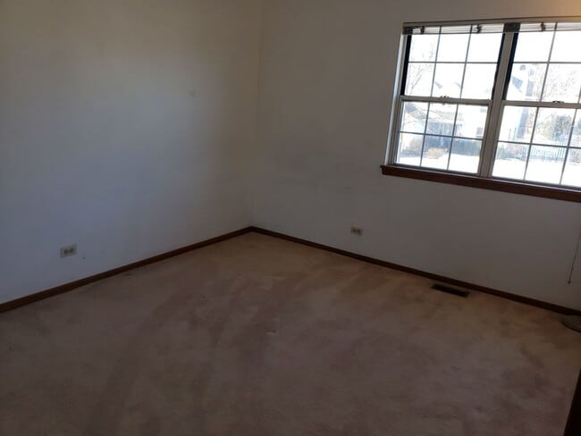 Building Photo - 107 Sumac Ln