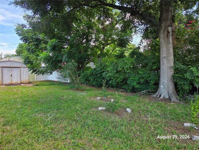 Building Photo - 834 Amidon St