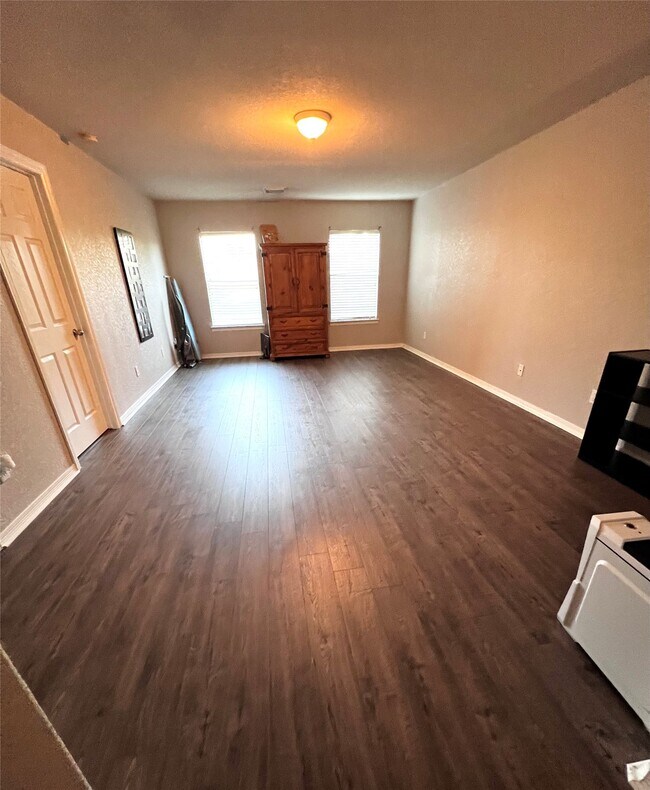 Building Photo - 422 Abbey Ln