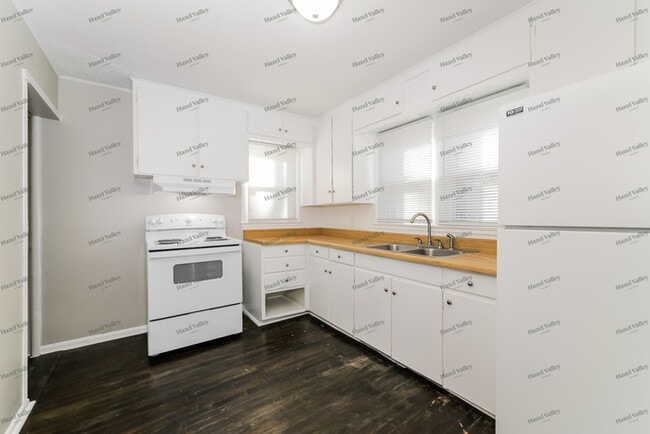 Building Photo - 3357 S Sterling Ave