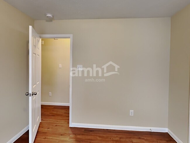 Building Photo - 20 Mira Loma Dr