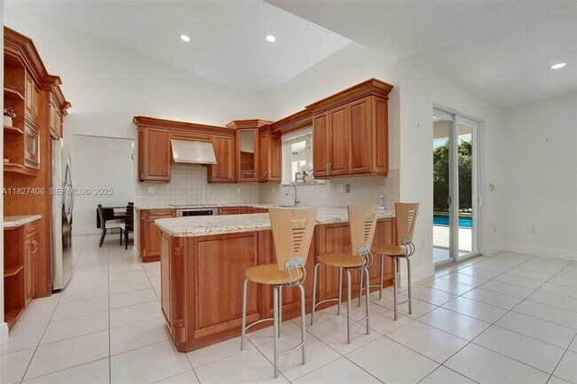 Building Photo - 13550 SW 82nd Ave