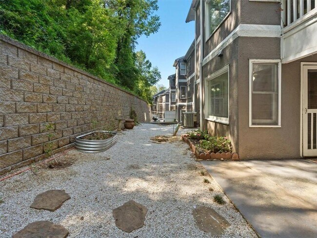 Building Photo - 46 St Claire Ln NE
