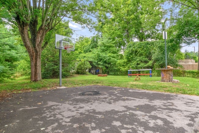 Building Photo - 1313 Giles Rd