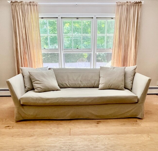 Building Photo - 250 Edgewood Dr