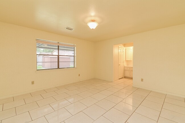 Building Photo - 3803 Lochmire Ln