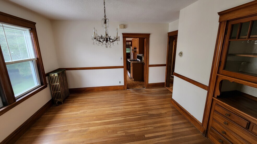 Building Photo - 132 Montclair Ave