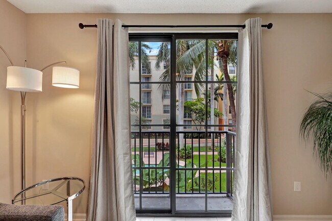 Building Photo - 630 S Sapodilla Ave